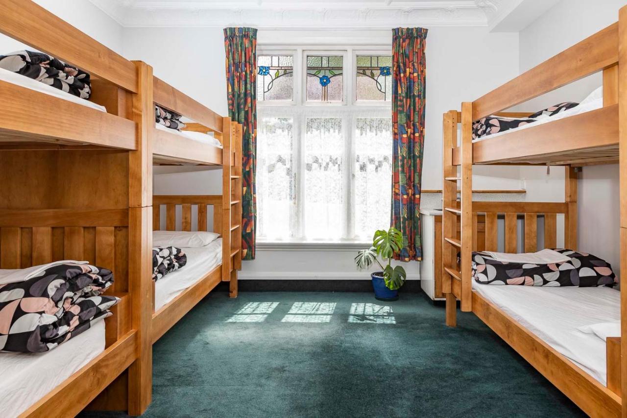 Kiwis Nest Backpackers And Budget Accommodation Dunedin Bagian luar foto