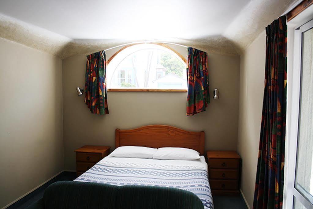 Kiwis Nest Backpackers And Budget Accommodation Dunedin Bagian luar foto