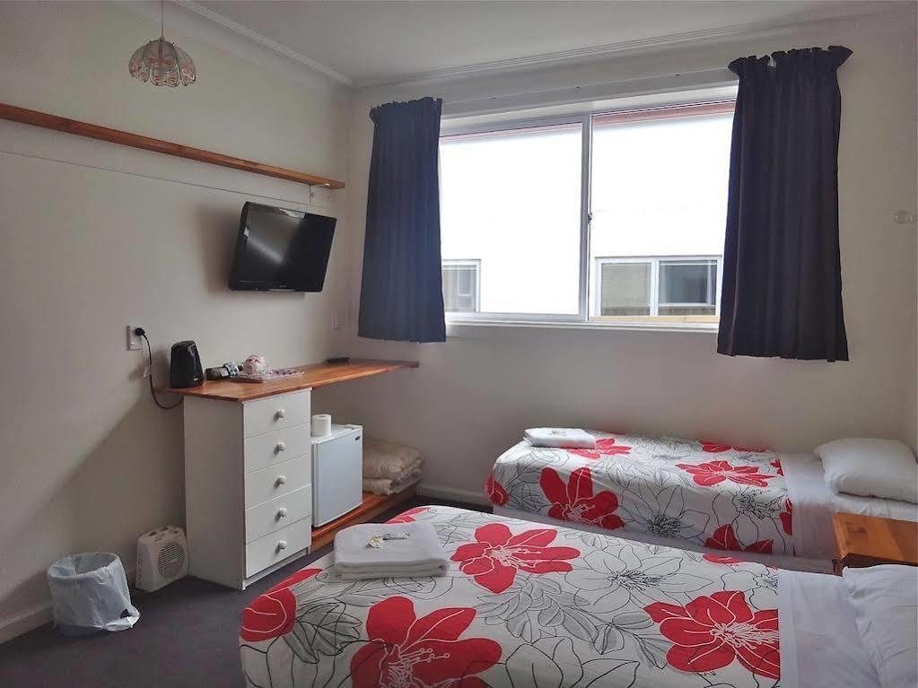 Kiwis Nest Backpackers And Budget Accommodation Dunedin Bagian luar foto